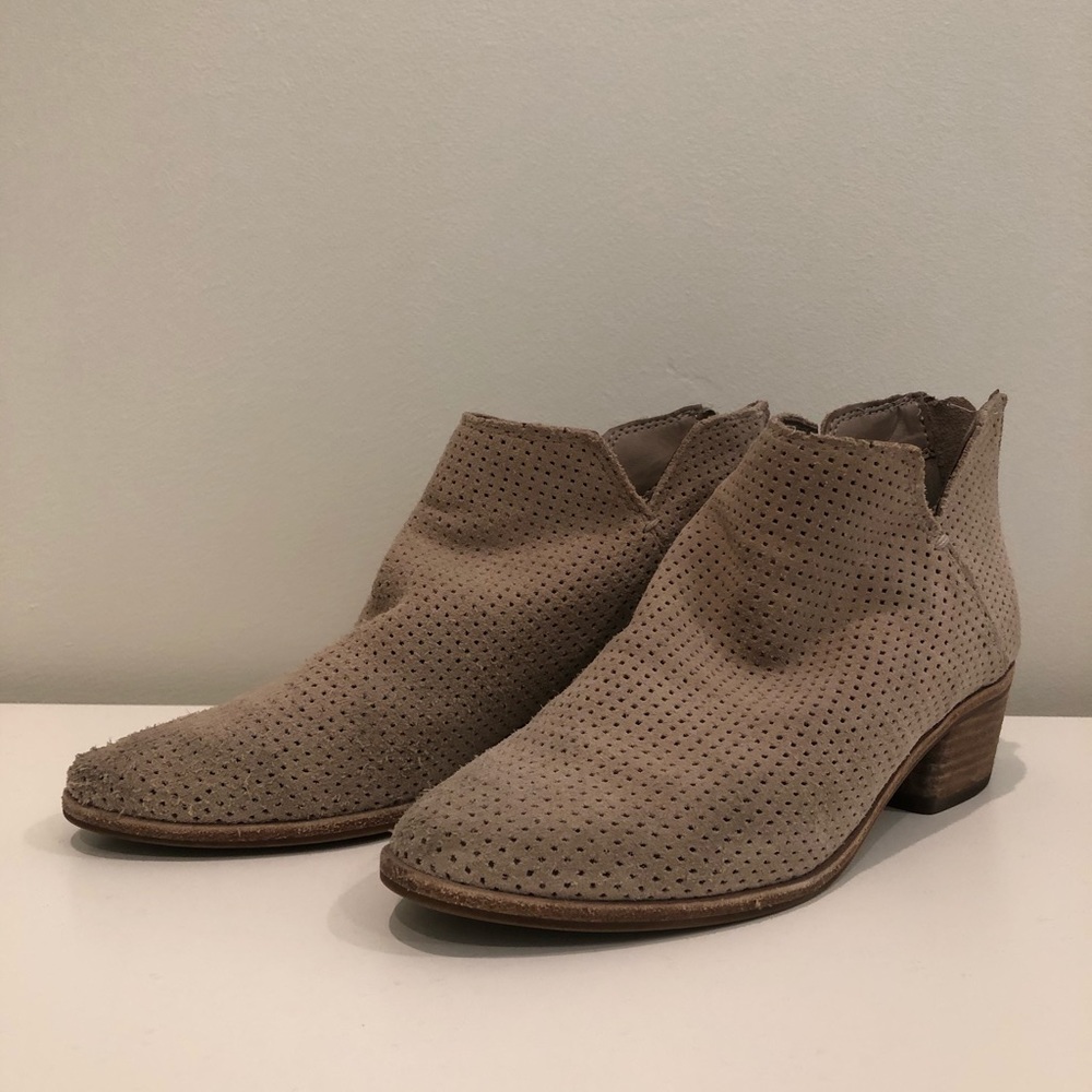 tan boots